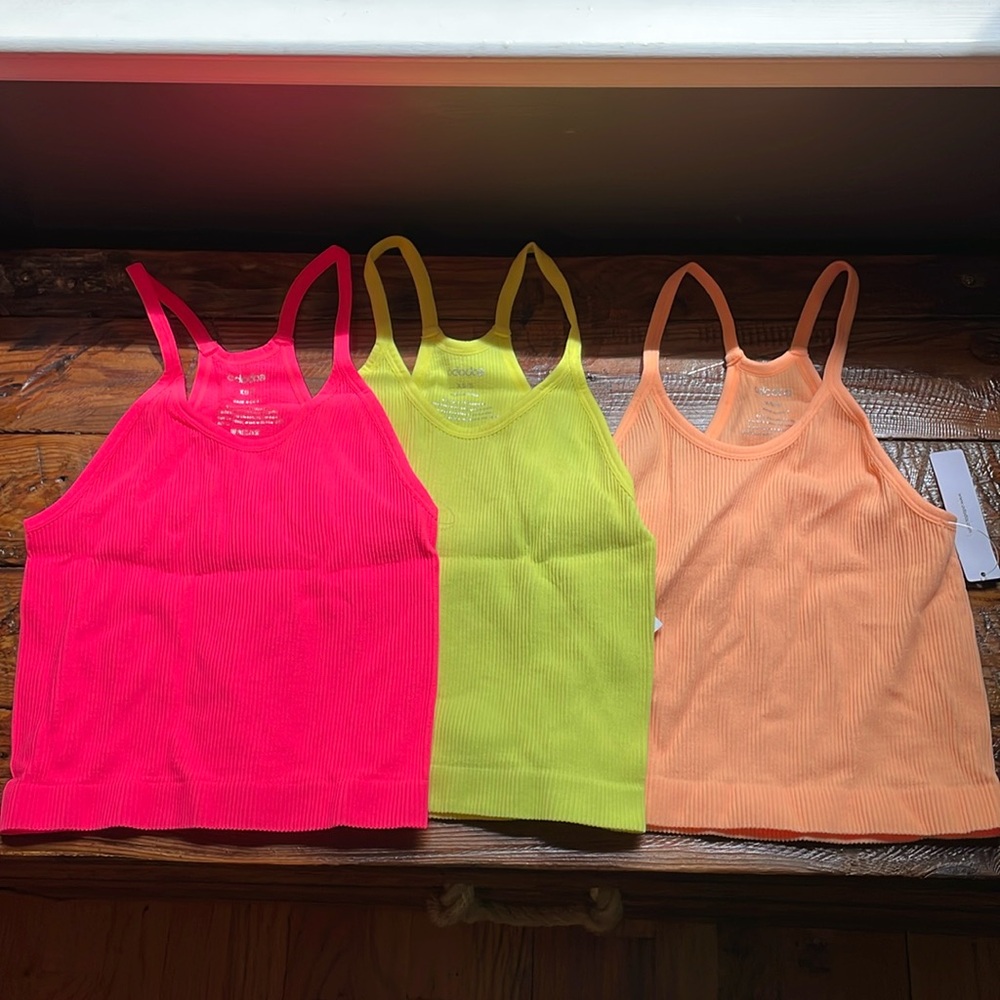 Cropped tank tops